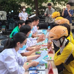山东省疾控中心联合多部门开展美团骑手专项健康义诊活动