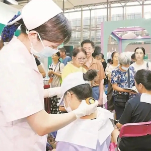 “岭南养生局”火爆出圈 药膳体验者多展位一度“空档”