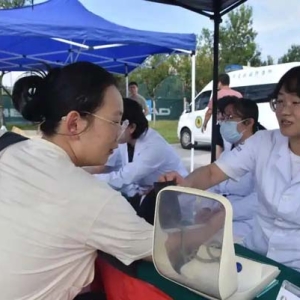 秋风送健康！日照市“服务百姓健康行动”义诊周在东港区暖心启幕