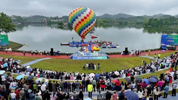 水陆空立体狂欢！养生养心赤城湖2025水上嘉年华在遂宁蓬溪开幕
