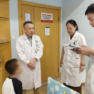 长假就医正当时：南京天佑儿童医院国庆特邀解放军总医院唐锁勤教授联合会诊