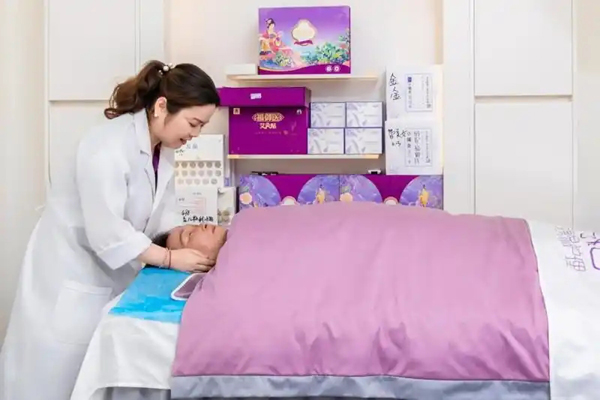智能科技+寒湿管理：俏妃如何用云智护机器人打造健康新生态？