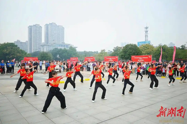 千人跃动南湖！全民健身挑战日岳阳站让赛事“流量”变消费“增量”