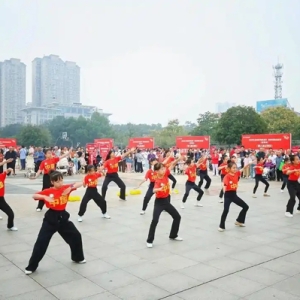 千人跃动南湖！全民健身挑战日岳阳站让赛事“流量”变消费“增量”