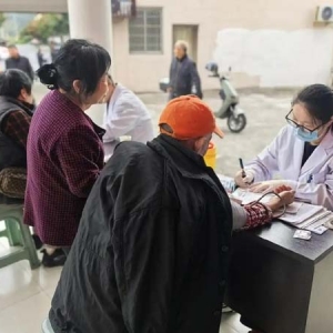 让健康服务“近在咫尺”，把关怀送到家门口