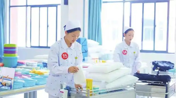 全省25所院校代表队比拼老年护理与保健技能