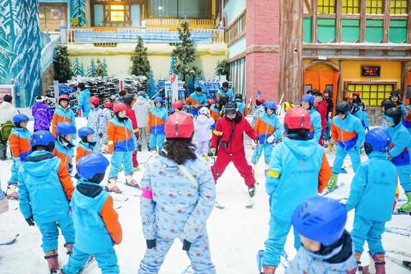 雪地龙舟、冰壶保龄球……浙江省全民健身冰雪嘉年华解锁冰雪新玩法