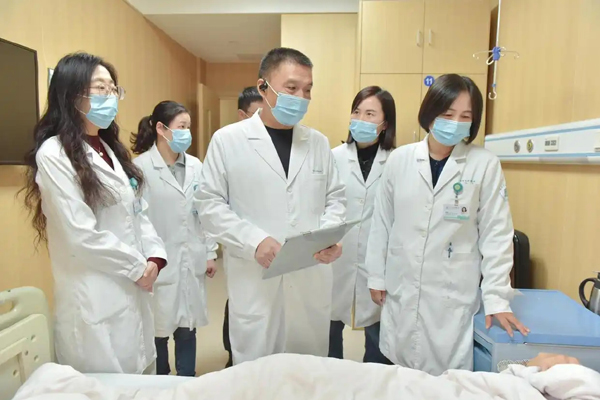 七年抗癌两次命悬一线，她如何绝处逢生？中医肿瘤一站式诊治中心破局求变