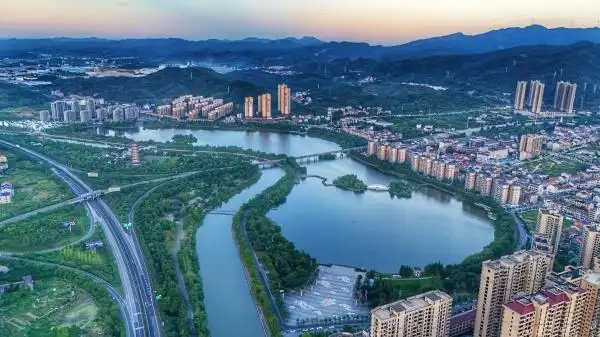 优质医疗资源如何向下“扎根”——临湘市县域医共体改革的暖心答卷