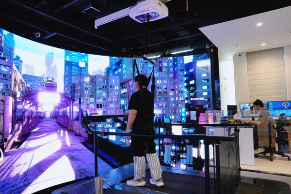 以技术创新推动服务升级，“浦东智造”机器人成为新一代“康养治疗师”助手