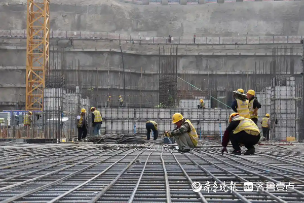 全速冲刺建设，青岛市中心医院二期改扩建项目开始主体结构施工