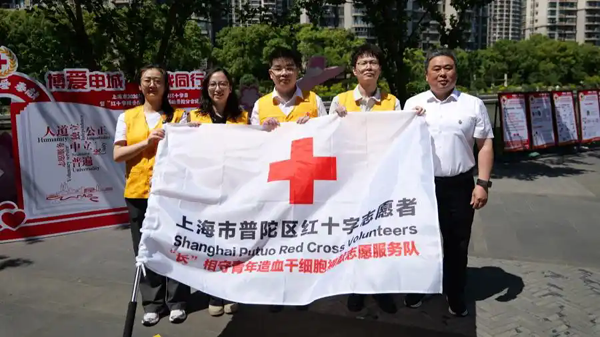 健康咨询、急救技能走进千树河滨，普陀红十字服务为城区安全与健康赋能