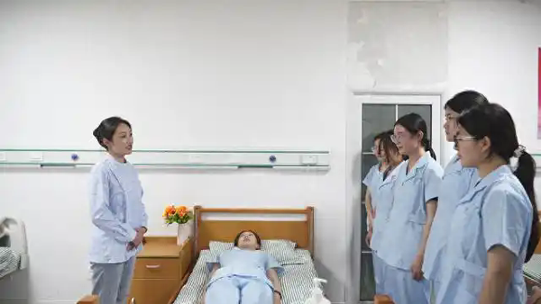 把课堂搬进养老院 把老人装进心里——康养人才培养的“临职样本”