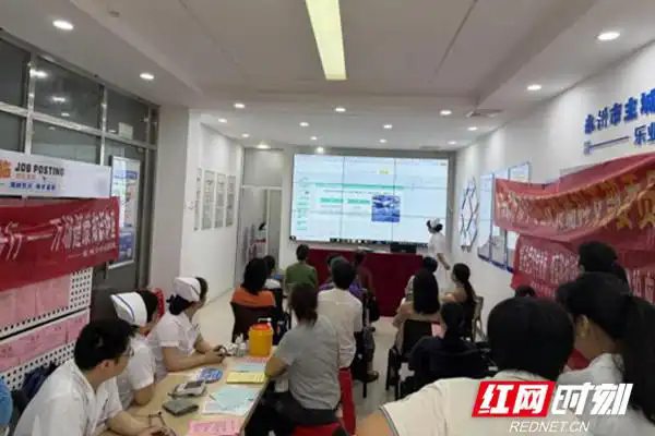 永州市中心医院开展“挺起脊梁、守护健康”世界脊柱日健康促进活动