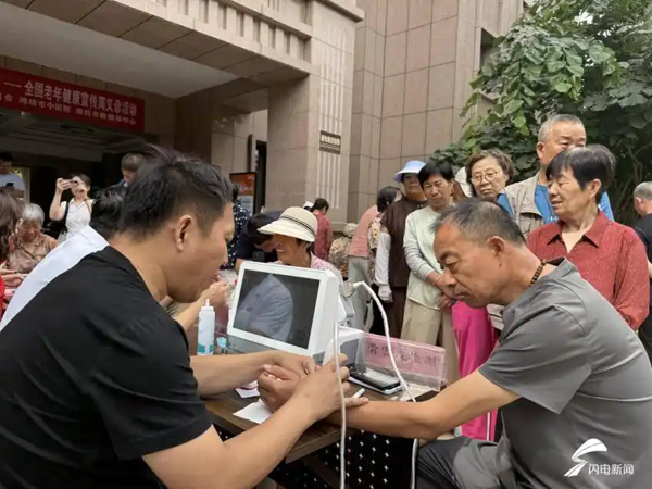 潍坊市卫健委开展老年健康宣传周活动
