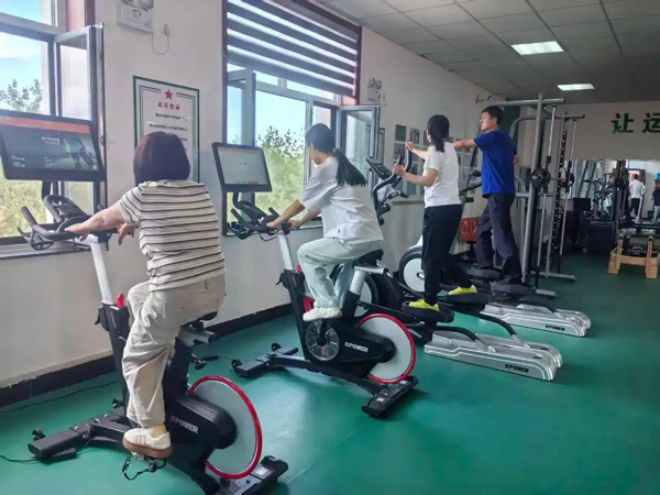 公益金助建二连浩特百姓健身房