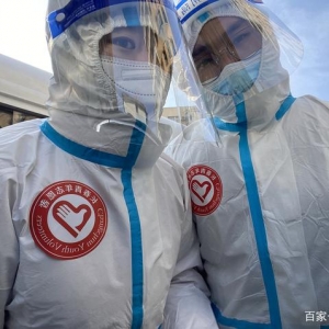 95后志愿者幽默回应：“你可以叫我‘那个扫码的’，但不能叫我‘胖闺女’”