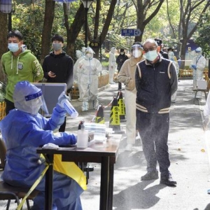 凌晨零时，国内又一地全域封控，经营场所全面关闭，保持静止状态
