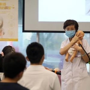 新华全媒+丨世界人口日：守护母婴生命安全 这份健康指南很重要
