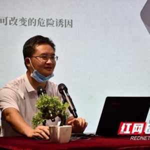 书香邵阳健康助力”健康大讲堂之脑卒中的防治讲座在书里书外举行