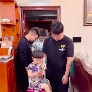 重庆：一个暑假花了80后舅舅6万块的16个外甥，果然十一放假又来了