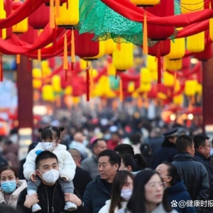 每日新增阳性5000例以上，新增2例变异株，曾光：新冠并没有消失