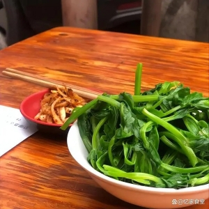 福建一女子来成都见网友，吐槽对方太抠门，网友却一边倒：不识货
