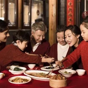 春节饮食要注意！暴饮暴食可能有这些伤害→