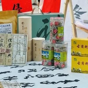 “打卡”泸州中医药集市，中药材制成的夏季饮品成“热门单品”
