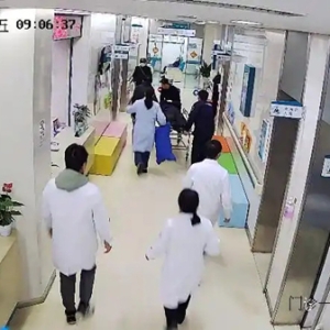 健康小站｜医院走廊里，一位老人突然无意识，幸亏有他们在