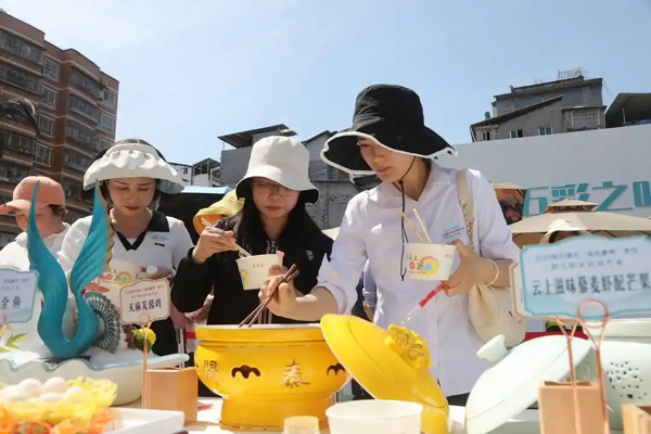 24位“厨神”同场竞技 以烹炒蒸煮体现万源的“食药康养”