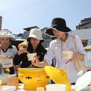 24位“厨神”同场竞技 以烹炒蒸煮体现万源的“食药康养”