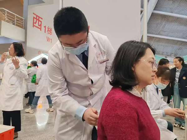 中医夜市升级回归 沈阳市第六人民医院“肝胆相照”为健康“把脉”