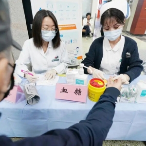 普仁医院举办“世界防治肥胖日”健康咨询活动