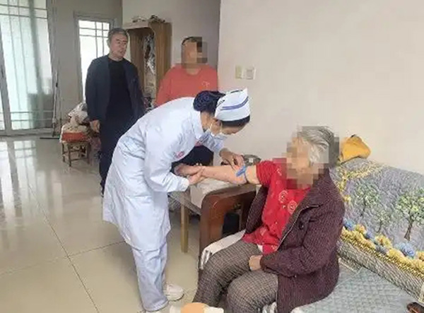莒县：母亲节医疗服务送家门
