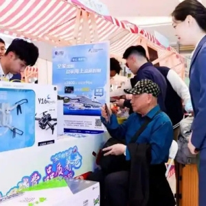 2025宝山银发生活消费节启幕，为老年人开启品质生活新可能