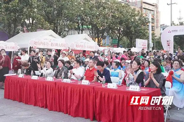 启迪药业携手老百姓怀仁药房打造“看见她的力量”主题养生市集