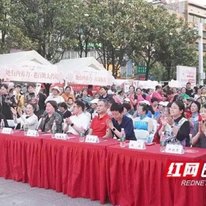 启迪药业携手老百姓怀仁药房打造“看见她的力量”主题养生市集