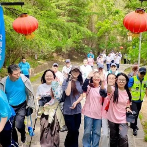 青岛连续22年举办全民健身登山活动 每年参与群众超百万人次