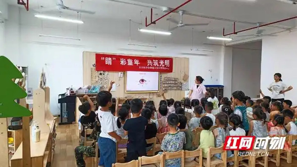 天元区妇幼保健计划生育服务中心开展爱眼日宣传活动