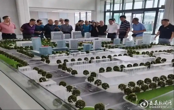 娄底市卫健委组织退休人员参观娄底医院 共话医疗卫生事业发展新篇