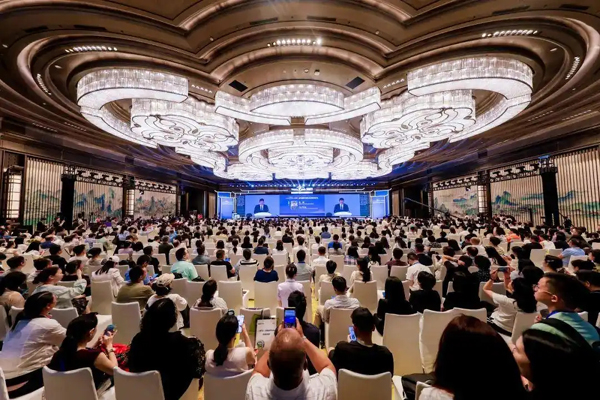 视觉健康盛会在西安召开 温医大眼视光系列成果备受关注