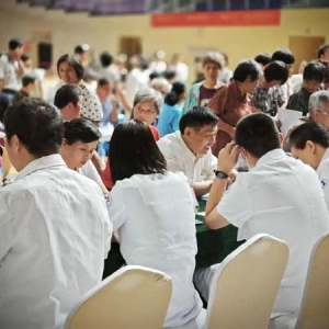 家门口来了“专家天团”！杭州这场义诊把健康服务送到居民心坎上