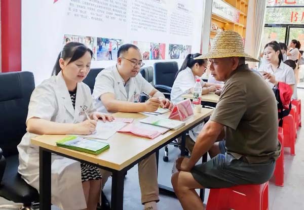 东安：医疗服务送上门 群众健康有“医”靠