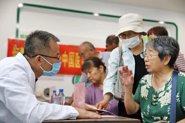 浙江嘉兴：送健康进社区