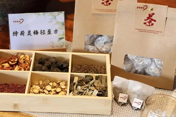 中医的夏天｜测评来啦！谁说中药代茶饮就得“苦大仇深”？新中式养生，干杯！