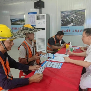 健康义诊进工地 情系工友暖民心