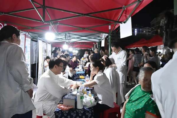 开启“中医夜市”新模式！专家把脉、养生茶饮、正骨推拿……夜生活还能这样玩